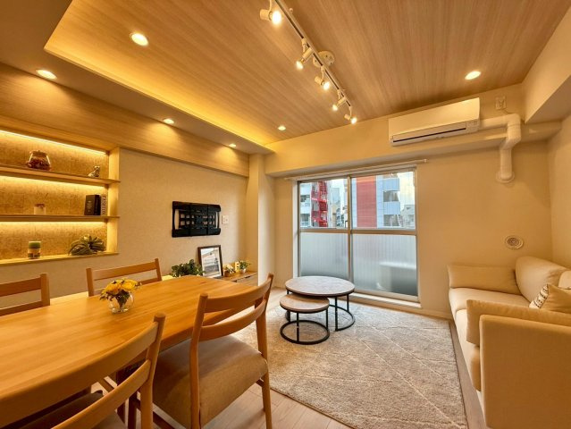 ソーケン日暮里マンションの居間・リビング|のびやかに広がるリビングは、一年を通して爽やかな光と風に癒される家族のなごみ空間。

現地ご見学希望・資料請求などお気軽にお問い合わせ下さい！
03-5990-5201