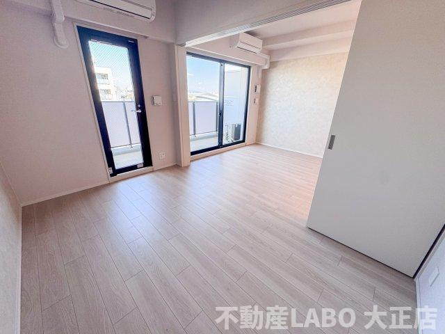 スプランディッド弁天町WESTの洋室