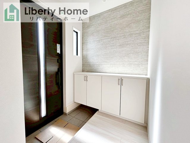 日立市東町3期　新築戸建　2号棟の玄関