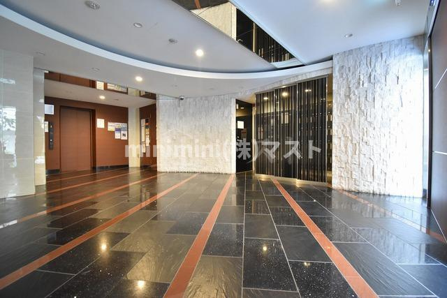 大阪市中央区上汐１丁目の賃貸マンションのロビー