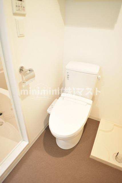 大阪市中央区上汐１丁目の賃貸マンションのトイレ