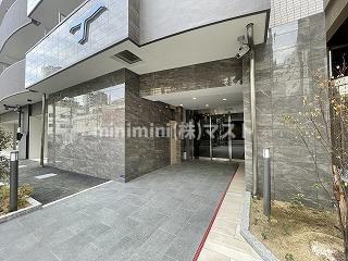 大阪市中央区博労町１丁目の賃貸マンションのエントランス