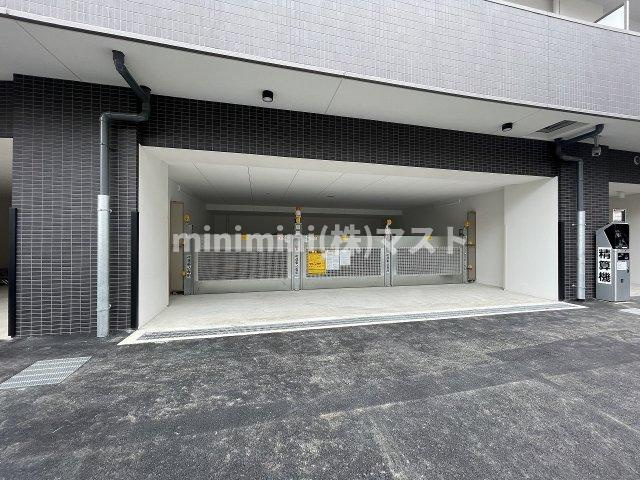 大阪市中央区博労町１丁目の賃貸マンションの駐車場