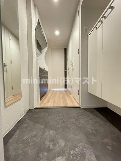 大阪市中央区博労町１丁目の賃貸マンションの玄関