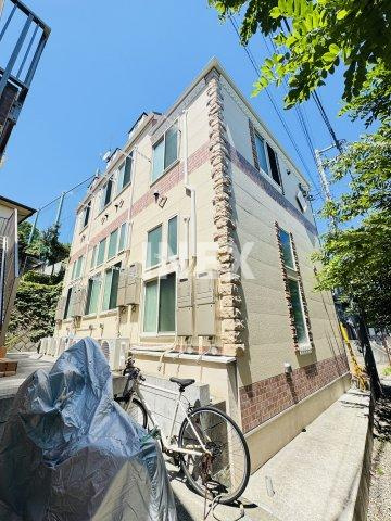 横浜市神奈川区斎藤分町のアパートの外観