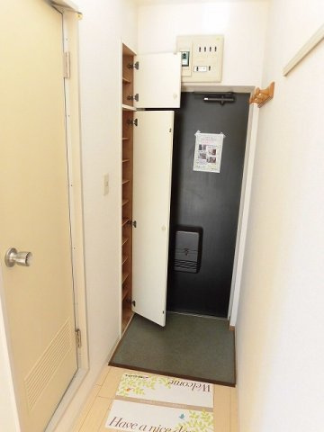 昭島コートエレガンスＥ棟の玄関