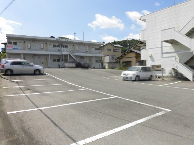 広沢コーポ２の駐車場