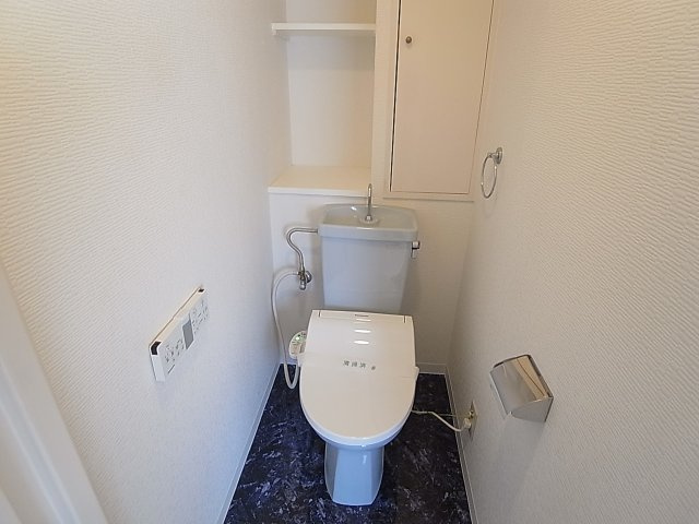 Relief片山町のトイレ|温水洗浄便座付きのトイレ