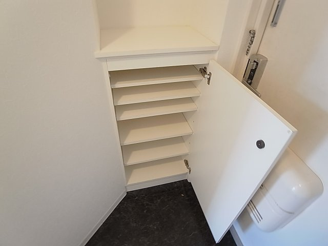 Relief片山町の玄関|シューズボックス