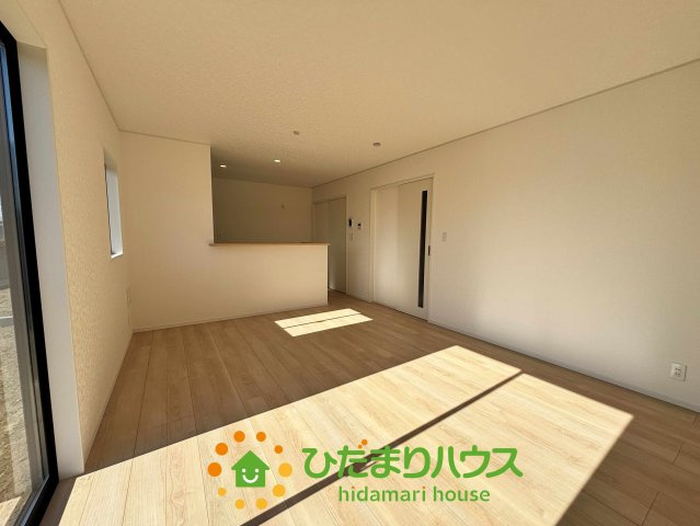 加須市水深第3　新築一戸建て　06　クレイドルガーデンの居間・リビング|16帖のLDK！