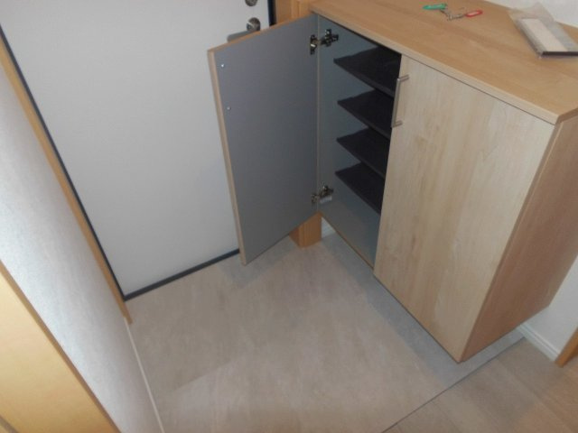 SApt玉津町の玄関