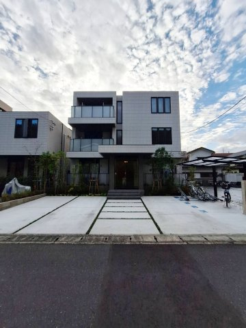 ＦＯＮＴＡＩＮＥ　ＢＬＥＡＵの駐車場