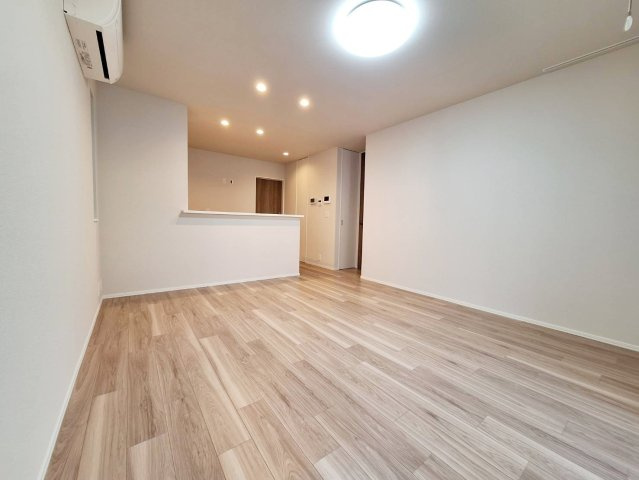 ＦＯＮＴＡＩＮＥ　ＢＬＥＡＵの居間・リビング