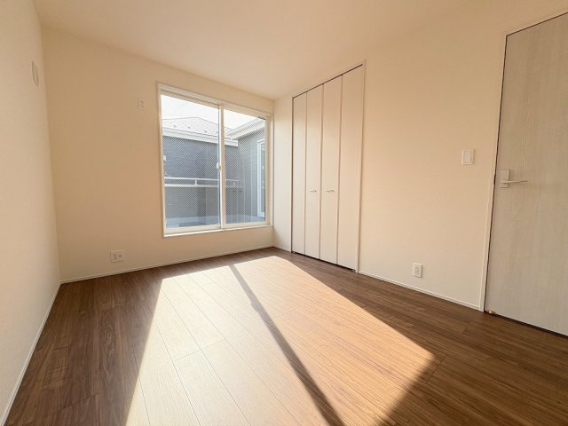 三郷市鷹野4丁目　新築戸建　全6棟　5号棟の洋室|同施工会社の参考写真になります。