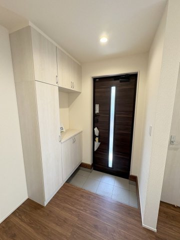 三郷市鷹野4丁目　新築戸建　全6棟　5号棟の玄関|同施工会社の参考写真になります。