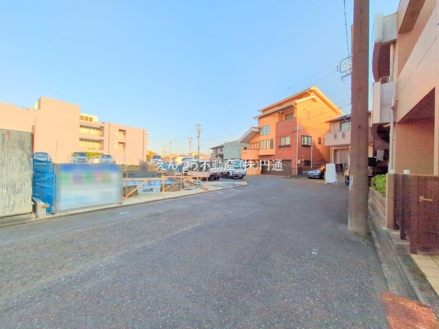 ハートフルタウン名四町	の前面道路含む現地写真