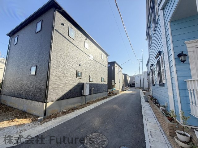 三郷市鷹野4丁目　新築戸建　全6棟　6号棟の前面道路含む現地写真|前面道路含む現地写真です。