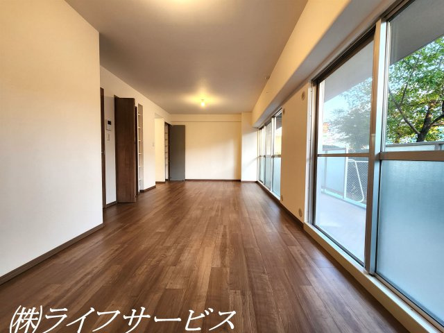 【居間・リビング】 | レックスタウン新高２号館 | リビングルーム１４帖／南向きの陽当り良好のリビングルーム！
