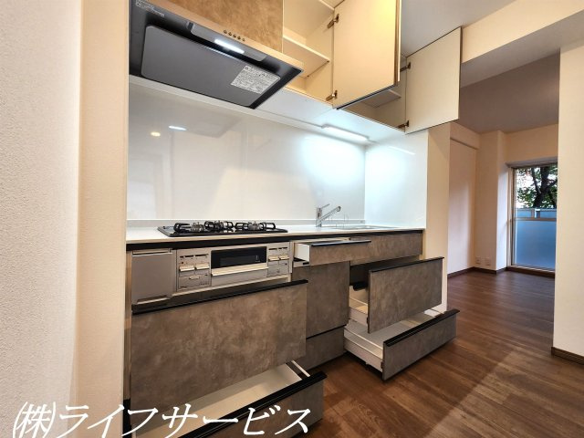 【キッチン】 | レックスタウン新高２号館 | システムキッチン／収納部分も充実しています！