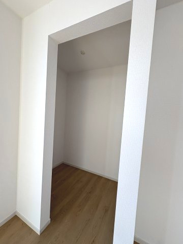 【収納】 | 糸島市潤3丁目3期　3号棟（全5棟）【仲介手数料無料・0円】 | 現地写真。ウォークインクローゼットです。