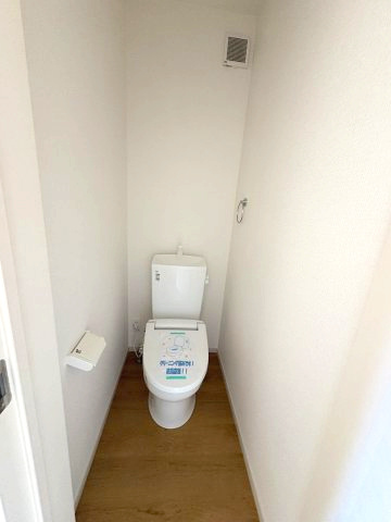 【トイレ】 | 糸島市潤3丁目3期　3号棟（全5棟）【仲介手数料無料・0円】 | 現地写真。2階にもトイレです。