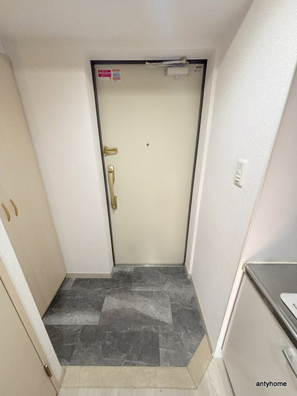 アスリート本町リバーウエスト　仲介手数料無料の玄関