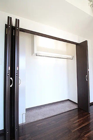 ラ・フォーレ松ヶ枝町Ⅲの収納|ラ・フォーレ松ヶ枝町III　クローゼット