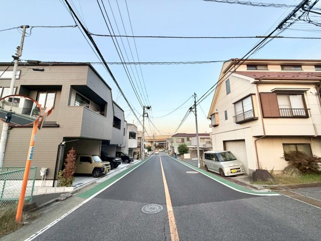 板橋区西台2丁目　建築条件無し売地　全2区画の前面道路含む現地写真|2025.11.07撮影

現地ご見学希望・資料請求などお気軽にお問い合わせ下さい！
03-5990-5201