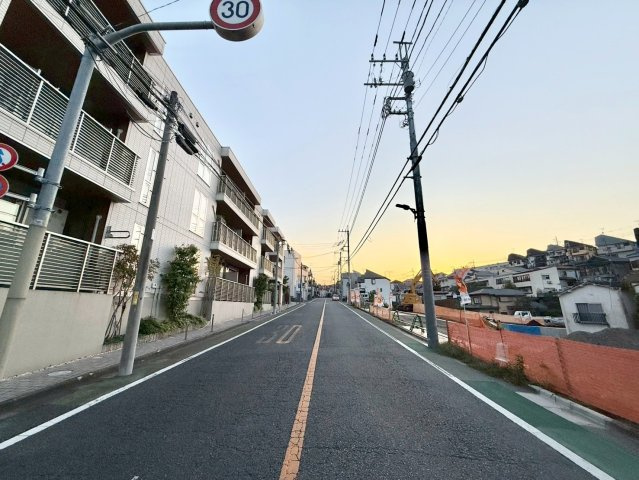 板橋区西台2丁目　建築条件無し売地　全2区画の前面道路含む現地写真|2025.11.07撮影

現地ご見学希望・資料請求などお気軽にお問い合わせ下さい！
03-5990-5201