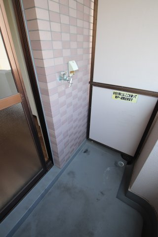 【設備】 | プリミエール白鷺 | 室外洗濯機置場