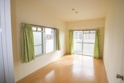 【子供部屋】 | ストークマンション長堀 | 洋室　南と東の2面開口の有る洋室　約７.１帖