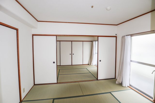 【和室】 | ストークマンション長堀 | 二間続きの和室は各　約６．０帖