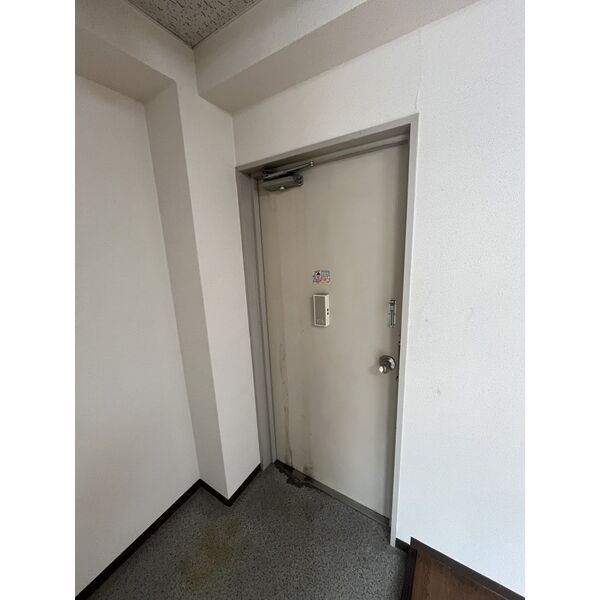 ヴィラ勧修寺の玄関