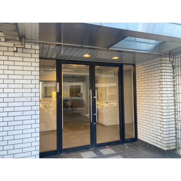 ヴィラ勧修寺のエントランス