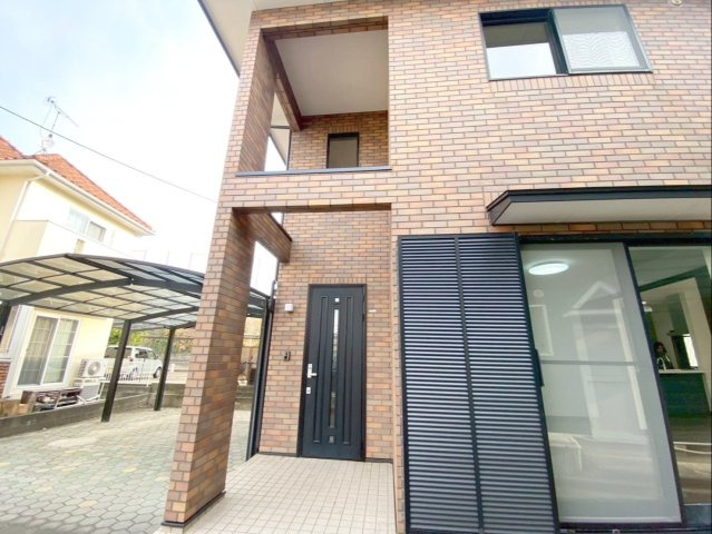 糟屋郡志免町志免中央2丁目　中古戸建の外観|吹抜けの玄関ポーチです！開放感がありますね！