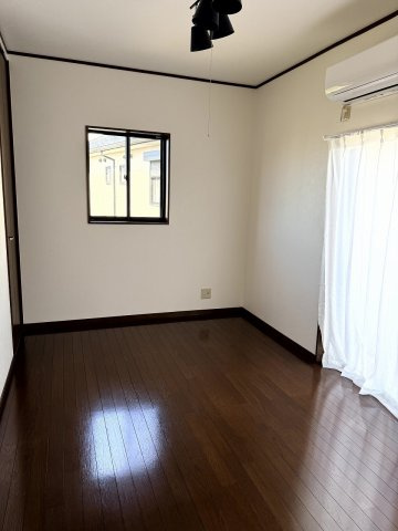 シティハイムサンビレッジの洋室