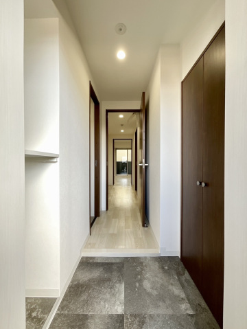 ラルジュ皆実の玄関