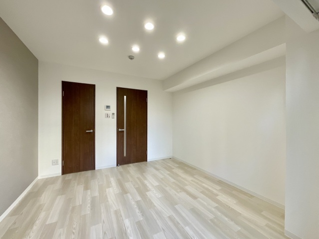 ラルジュ皆実の居間・リビング