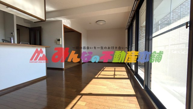 ネオハイツ国分の居間・リビング