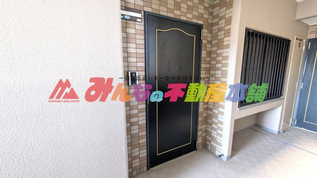 ネオハイツ国分の玄関