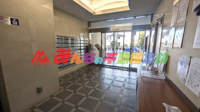 ネオハイツ国分のエントランス