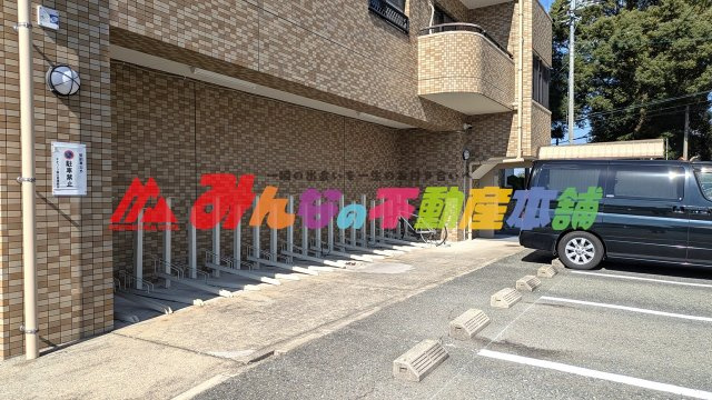 ネオハイツ国分の駐輪場