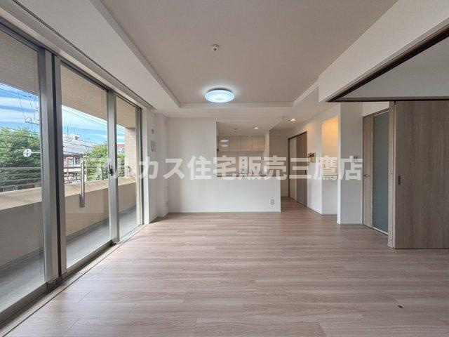 グランスイート三鷹下連雀 の居間・リビング