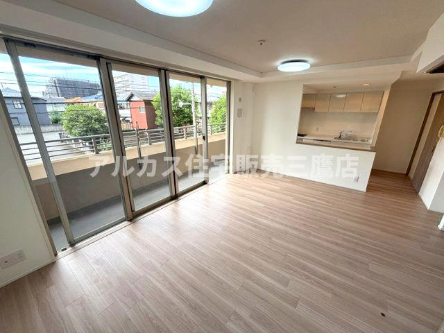 グランスイート三鷹下連雀 の居間・リビング