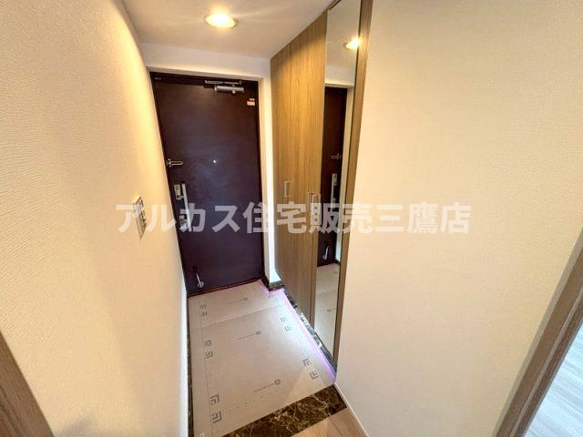 グランスイート三鷹下連雀 の玄関