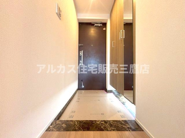 グランスイート三鷹下連雀 の玄関