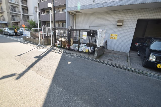 リエス西船橋のその他共用部分|ゴミ置き場があります