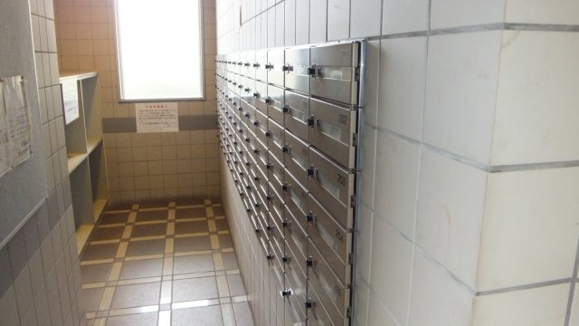 リエス西船橋のエントランス|集合ポスト御座います