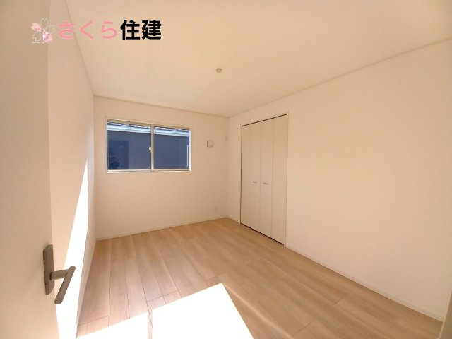 クレイドルガーデン真岡市台町第８　2号棟の洋室|全居室に収納完備です