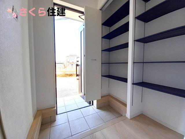 クレイドルガーデン真岡市台町第８　2号棟の玄関|靴がたくさん収納できます